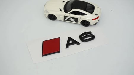 DK Tuning A6 2025+ Bagaj Kırmızı Siyah Yazı Logo Arma Audi İle Uyumlu