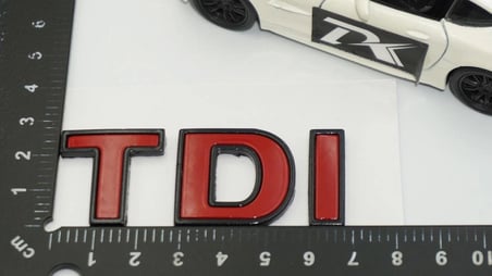 DK Tuning TDi Bagaj 3 Kırmızı Siyah ABS Yazı Logo Volkswagen İle Uyumlu