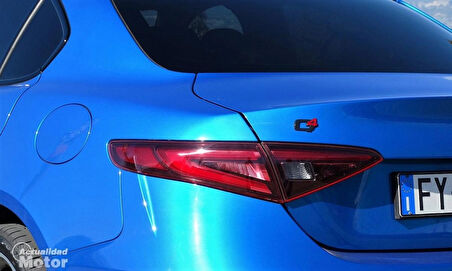 DK Tuning Alfa Romeo Q4 Kırmızı Siyah Bagaj Logo Arma