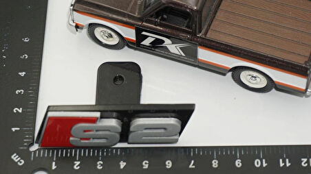 DK Tuning S2 Gri Kırmızı Ön Panjur Logo Arma Audi İle Uyumlu