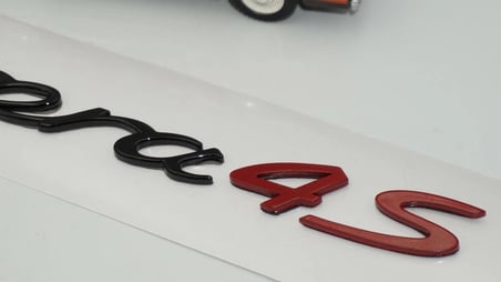 DK Tuning Porsche Carrera 4S Bagaj Siyah Kırmızı Yazı Logo Amblem