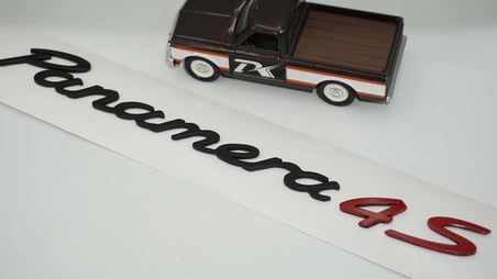 DK Tuning Porsche Panamera 4S Bagaj Siyah Kırmızı Yazı Logo Amblem