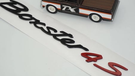 DK Tuning Porsche Boxster 4S Bagaj Siyah Kırmızı Yazı Logo Amblem