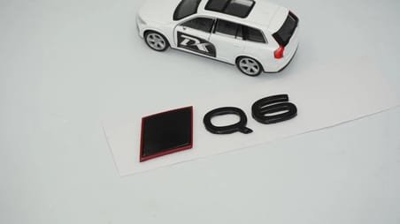 DK Tuning Q6 2025+ Bagaj Siyah Yazı Logo Arma Audi İle Uyumlu