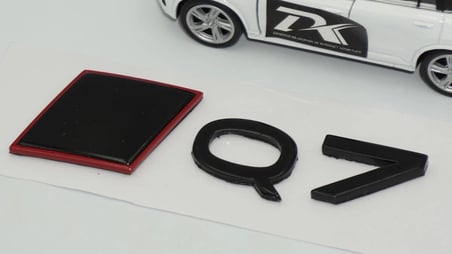DK Tuning Q7 2025+ Bagaj Siyah Yazı Logo Arma Audi İle Uyumlu