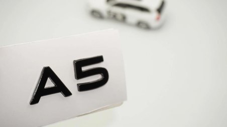 DK Tuning A5 2025+ Yeni Nesil Bagaj Siyah Yazı Logo Arma Audi İle Uyumlu