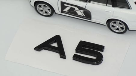 DK Tuning A5 2025+ Yeni Nesil Bagaj Siyah Yazı Logo Arma Audi İle Uyumlu