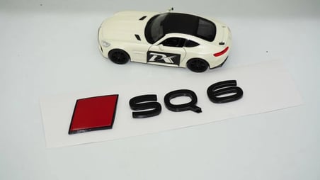 DK Tuning SQ6 2025+ Bagaj Siyah Kırmızı Yazı Logo Arma Audi İle Uyumlu