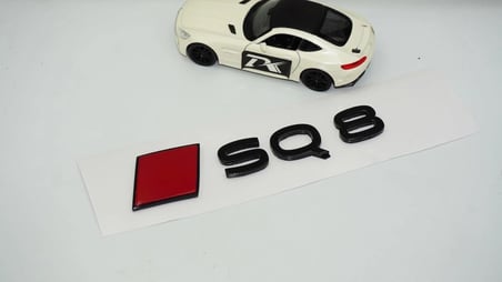 DK Tuning SQ8 2025+ Bagaj Siyah Kırmızı Yazı Logo Arma Audi İle Uyumlu