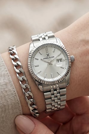 Yeni Model Jübile Bilezik Takvimli Açık Metalik Kadranlı Kadın Kol Saati, Zincir Bileklik Hediyeli