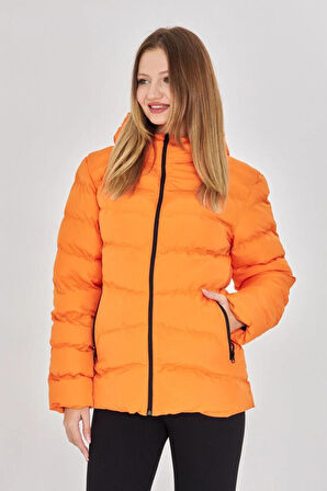 İçi Astarlı Su ve Rüzgar Geçirmez Cepli Kapüşonlu Kadın Mont