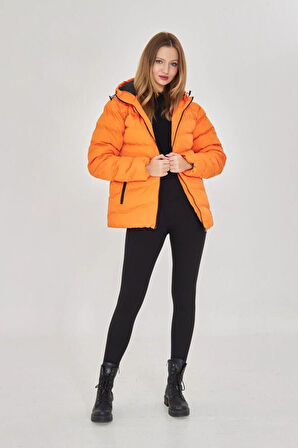 İçi Astarlı Su ve Rüzgar Geçirmez Cepli Kapüşonlu Kadın Mont