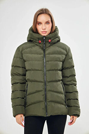 İçi Astarlı Su ve Rüzgar Geçirmez Cepli Kapüşonlu Kadın Mont