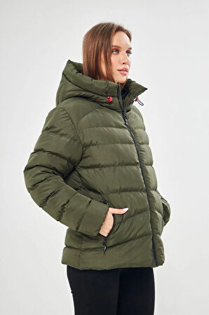 İçi Astarlı Su ve Rüzgar Geçirmez Cepli Kapüşonlu Kadın Mont