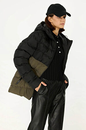 İçi Astarlı Su ve Rüzgar Geçirmez Cepli Kapüşonlu Kadın Mont