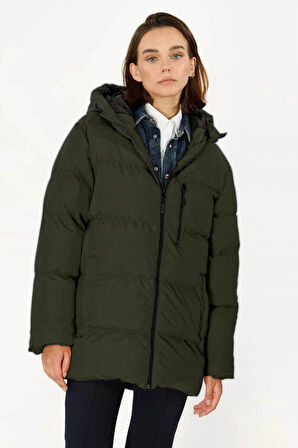 İçi Astarlı Su ve Rüzgar Geçirmez Cepli Kapüşonlu Kadın Mont