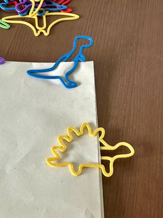 Bezos 3D Baskı Dinozor Figürlü Kitap Ayracı ve Ataç Seti 15li - Karışık Desen - Siyah DMC