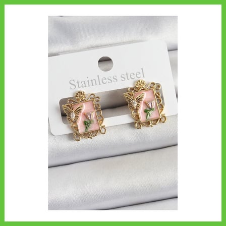 Bezos Pirinç Pembe Mineli Sanatsal Portre Model Gold Renk Kadın Küpe DMC