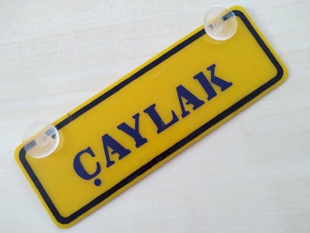 ÇAYLAK  YAZILI (2 ADET) DEKOR SARI PLAKA (22x7.5cm) vantuzlu Pleksi (Dekor Levha) DEKOR PLAKA
