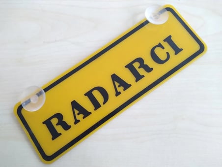 RADARCI YAZILI  ( 2 ADET  )  DEKOR SARI PLAKA (22x7.5cm) vantuzlu Pleksi ,Dekor Levha, DEKOR PLAKA