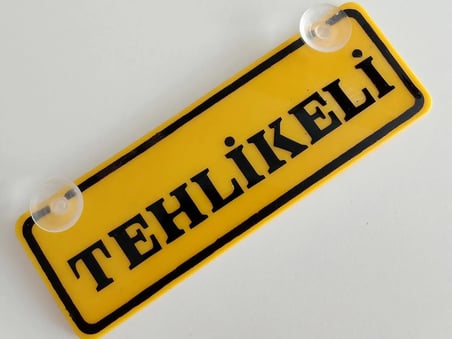 TEHLİKELİ YAZILI  (2 ADET) DEKOR SARI PLAKA (22x7.5cm) vantuzlu Pleksi (Dekor Levha) DEKOR PLAKA