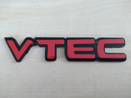 VTEC LOGOSU (2 ADET) KIRMIZI HONDA (VTEC LOGO) VTEC ARMASI, VTEC YAZISI
