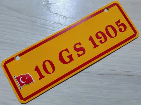 34 GS 1905 YAZILI SARI DEKOR PLAKA kişiye özel - (22x7,5cm) vantuzlu Pleksi Dekor Levha SARI KIRMIZI PLAKA