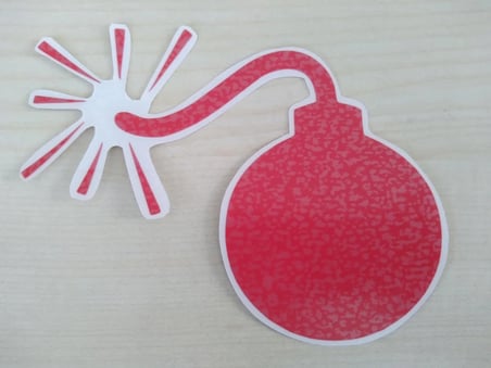 BOMBA STİCKER (3 ADET) 13x9,5cm Kırmızı, BOMBA ETİKETİ, BOMBA ÇIKARTMASI