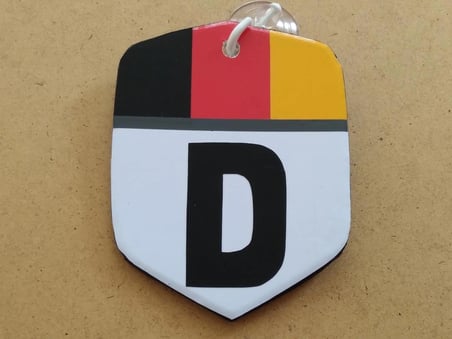 ALMANYA VANTUZLU (2 ADET) CAM SÜSÜ (10x7,5CM) D LOGOSU DEKOR LEVHA, ASMA 