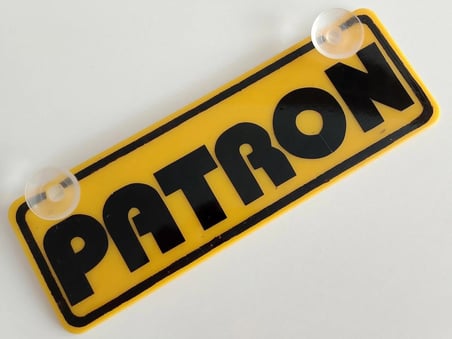  PATRON YAZILI (2 ADET) DEKOR SARI PLAKA (22x7.5cm) vantuzlu Pleksi (Dekor Levha) DEKOR PLAKA