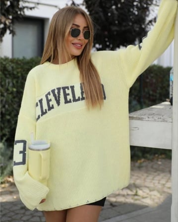 Kadın Sarı Cleveland Yazılı Oversize Triko Tunik Kazak