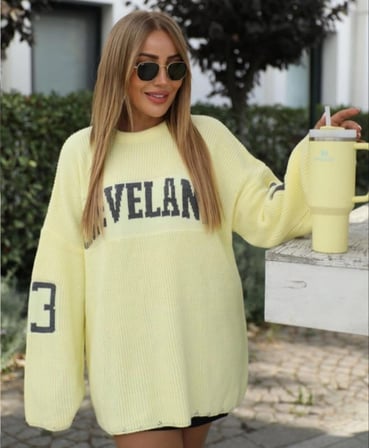 Kadın Sarı Cleveland Yazılı Oversize Triko Tunik Kazak
