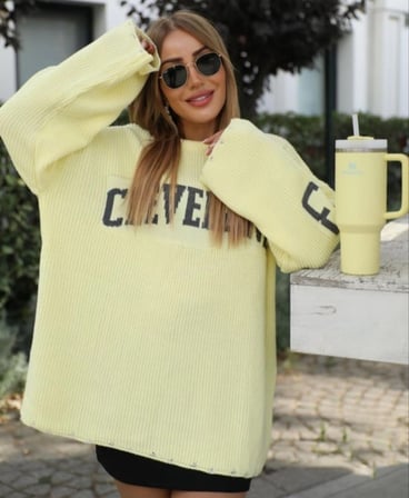 Kadın Sarı Cleveland Yazılı Oversize Triko Tunik Kazak