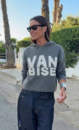 Kadın Gri Van Bise Yazılı Kapüşonlu Triko Kazak