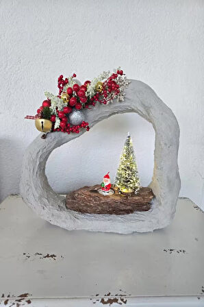 Işıklı El Yapımı Yılbaşı Masa Dekoru – Beton Formda Noel Sahnesi