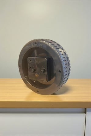 Araba Tekerleği Tasarımlı Alarm Özellikli Masa Saati – 14x14x4 cm