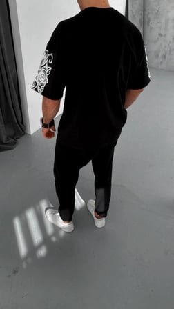 Flok Kabartma Baskılı T-Shirt - Siyah