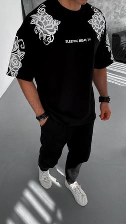 Flok Kabartma Baskılı T-Shirt - Siyah
