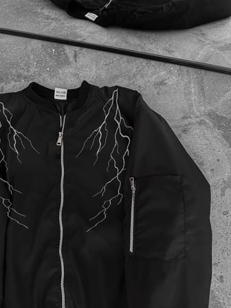 Siyah Bomber Mont – Beyaz Şimşek Desenli