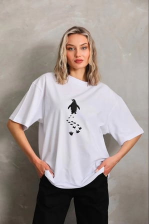 Kadın T-Shirt Nihilist Penguen Baskılı Bisiklet Yaka Kısa kol yazlık Tişört - Beyaz