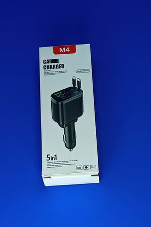 YK Design M4 5in1 Makaralı ve Dijital Ekranlı Hızlı Araç Şarj Cihazı (PD + 3.1A USB)