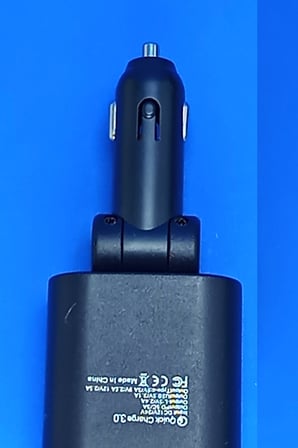 YK Design M4 5in1 Makaralı ve Dijital Ekranlı Hızlı Araç Şarj Cihazı (PD + 3.1A USB)