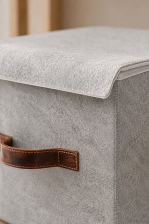 Gri Keçe Kapaklı Küp Kutu 30 x 30 x 30 cm Deri Kulplu, Katlanabilir, Çok Amaçlı Saklama ve Düzenleyici Kutu