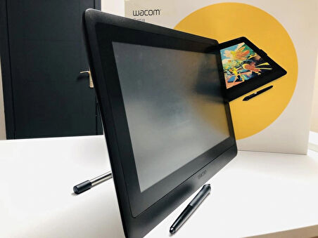 Wacom Cintiq 16 FHD 8192 Seviye 5080 lpi Grafik Tablet (DTK1660)