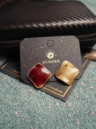 Bordo Altın Renk Mineli Dalgalı Kare Küpe