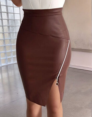 Kadın Yüksek Bel Yandan Fermuarlı Ve Yırtmaçlı Deri Etek