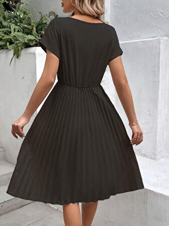 Kadın Kısa Kollu Yakası Açık Belden Lastikli Pileli Kısa Ithal Krep Elbise