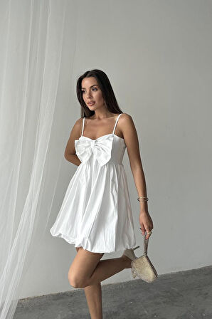 Beyaz Önü Fiyonklu Askılı Elbise