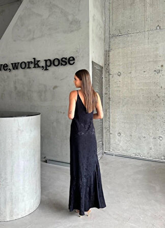 JAKARLI ASKILI SATEN ELBİSE ASİMETRİK - Siyah