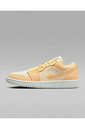 Air Jordan 1 Low Se Kadın Spor Ayakkabısı Dv0426-200 (YARIM NUMARA BÜYÜK ALMANIZI ÖNERİYORUZ)